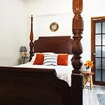 Condesa Art Deco B&B